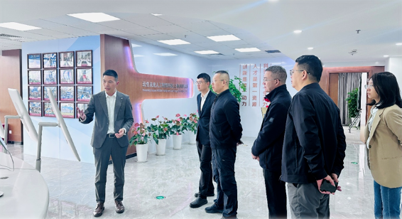 深圳市龙岗区人力资源局党组书记、局长唐建东一行莅临嘉乐盈全球创新中心调研走访